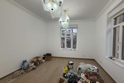 Casă individuală cu 3 camere cu Canalizare în P-ța Victoriei - 3