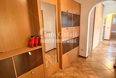 Apartament cu 3 camere decomandat, mobilat în Central