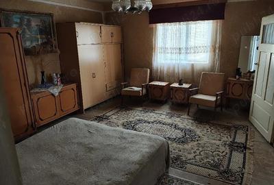 Casă cu 5 camere cu Teren 1877 Mp în Săpunari - 2