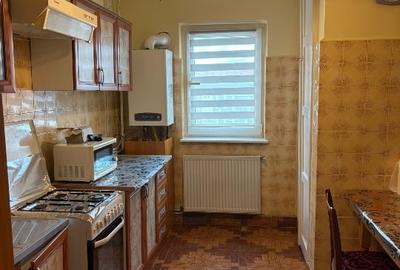 Închiriez apartament cu 3 camere. - 1