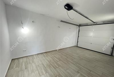 Casa intabulata cu 4 camere 3 bai si teren de 301 mp zona Ar - 18