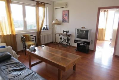 3 cam Piață Domenii/1 mai - 2