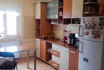 Apartament cu 3 camere decomandat în Nufărul - 8