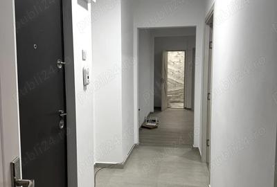 Apartament cu 3 camere semidecomandat în Central - 1