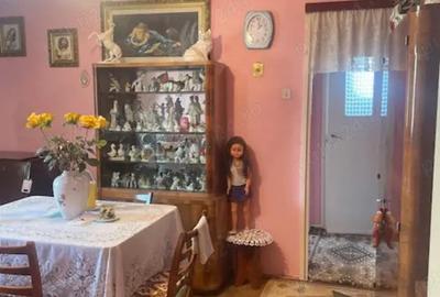 Vand apartament , 2 camere , semidecomandat , etaj 4 , str. Castanilor nr.5 C, Micro 1 - 8