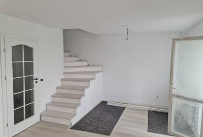 De vanzare Apartament  4 camere tip duplex  Pacii, etajul 4 si 5 - 2