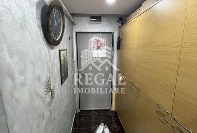Apartament cu 3 camere semidecomandat, mobilat în Micro 4 - 4