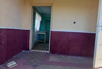 Casă cu 3 camere cu Teren 1225 Mp în Central - 2