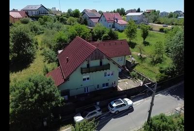 Casă individuală cu 8 camere cu Canalizare în Feleacu