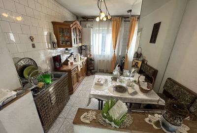 Apartament cu 3 camere semidecomandat în Girocului - 2