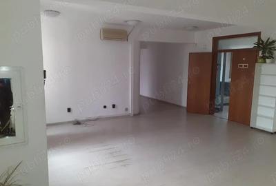 Spațiu comercial, de 280 mp, în Central