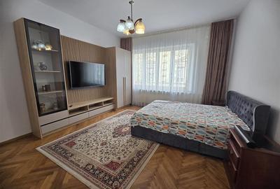 Apartament cu 2 camere semidecomandat, mobilat în Centrul Istoric