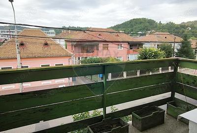 Apartament cu 3 camere semidecomandat în Central - 6