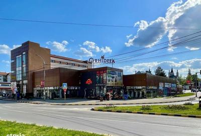 Spațiu comercial, de 1,000 mp, în Central - 4