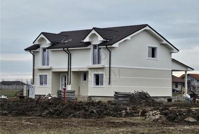 Duplex cu 4 camere cu Canalizare în Moșnița Veche