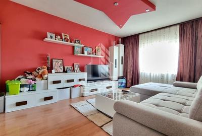 Apartament cu 3 camere decomandat, mobilat în Lipovei