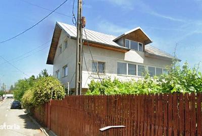 Casă cu 10 camere cu Teren 437 Mp în Central - 1