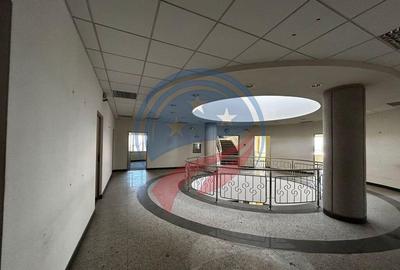 Spațiu comercial, de 477 mp, în Central - 4