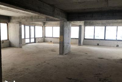 Spațiu comercial, de 240 mp, în Central - 6