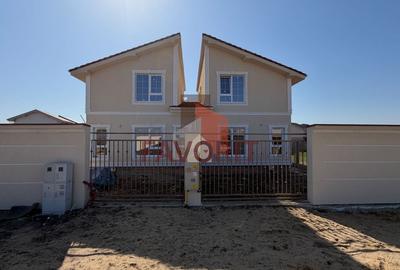 Duplex cu 4 camere cu Canalizare în Moșnița Nouă - 1