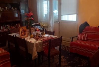 Apartament cu 4 camere decomandat în Tractorul - 2