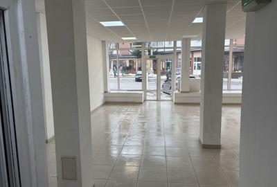 Spațiu comercial, de 60 mp, în Central - 7