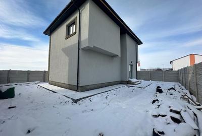 Casă individuală cu 4 camere cu Canalizare în Central - 2