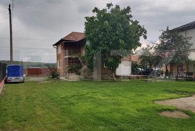 Casa cu 2 apartamente 164 mp utili, teren 525 mp, Sannicoara zona exceptionala