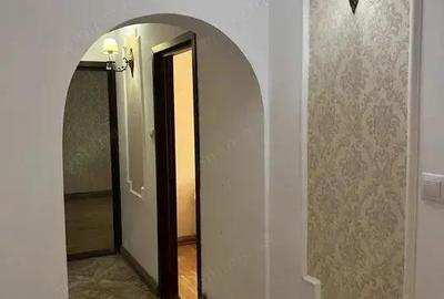 Apartament cu 3 camere decomandat, mobilat în Central