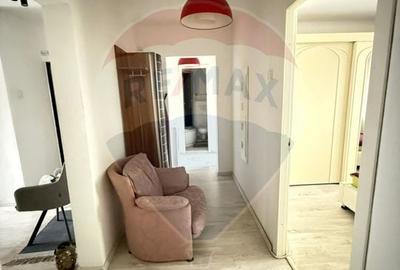 Apartament cu 4 camere decomandat, mobilat în 1 Mai - 9