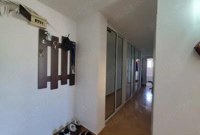 Vanda schimb apartament 3 camere, decomandat, 2 balcoane, 2 bai, 4 4 Vanda schimb apartament 3 camere, decomandat, 2 balcoane, 2 bai, 4 4 - 7