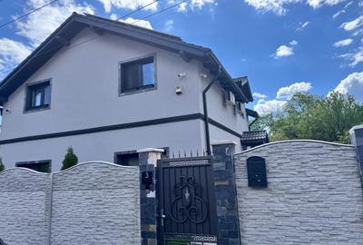 Casă cu 4 camere în Noua - 7