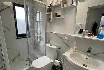 Casă cu 4 camere cu Canalizare în Central - 1