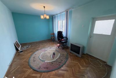 Casă cu 6 camere cu Teren 395 Mp în Central - 2