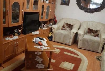 Inchiriez o camera de apartament pentru o eleva zona Gavana Pite?ti in apropiere de capatul lui19.