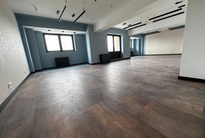 Birou, de 160 mp, în P-ța Victoriei - 7