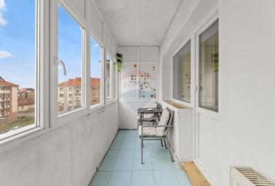 Apartament cu 3 camere decomandat în Alfa - 15