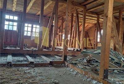 Casă cu 4 camere cu Teren 11250 Mp în Teișani - 10