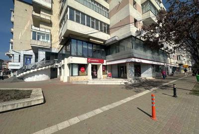 Spațiu comercial, de 200 mp, în Central - 4