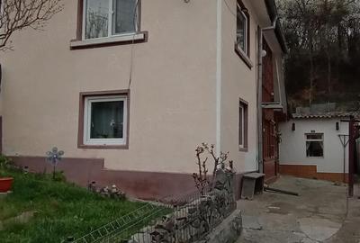 Casă cu 3 camere cu Teren 201 Mp în Central - 1