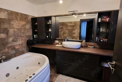 Casă cu Teren 357 Mp în Central - 3