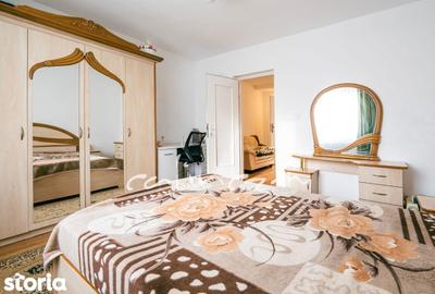 Casă cu 8 camere cu Teren 1385 Mp în Sânmartin - 5