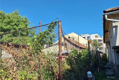 Teren de 320 mp, în Central