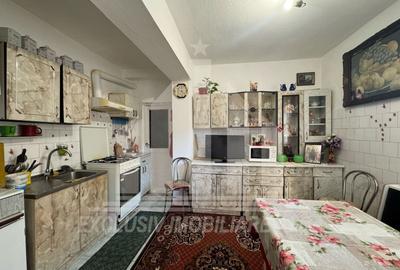 Casă individuală cu 8 camere cu Canalizare în Maier - 3