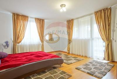 Casă cu 7 camere cu Teren 1167 Mp în Tractorul - 22