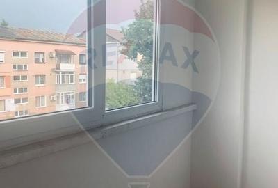 Apartament cu 3 camere de inchiriat str. George Cosbuc - 10