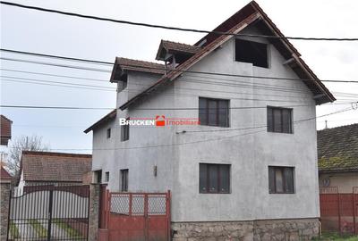Casă cu 9 camere cu Teren 2403 Mp în Central - 11