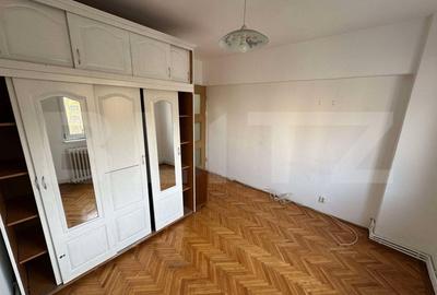 Apartament de vanzare, cu 2 camere, 42 mp, zona Decebal - 6