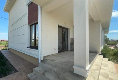 Casă cu 4 camere cu Teren 275 Mp în Moșnița Veche