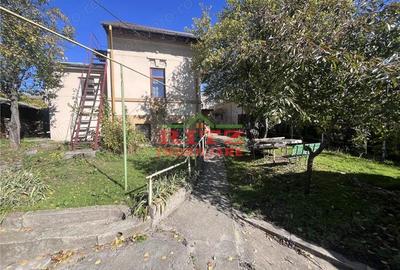 Casă cu 3 camere cu Teren 1623 Mp în Central - 1